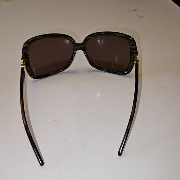 Luxurious Dolce & Gabbana Tortoiseshell Oversized Sunglasses - Italy 🕶️ - Picture 5 of 16